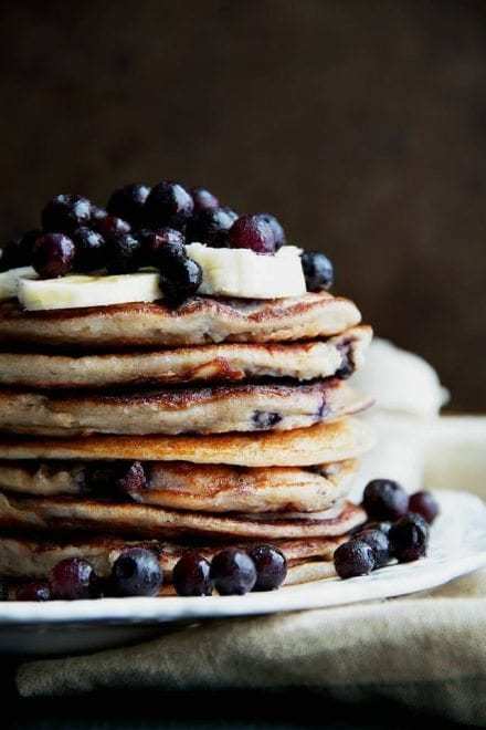 blueberry-banana-greek-yogurt-pancakes-by-running-with-spoons
